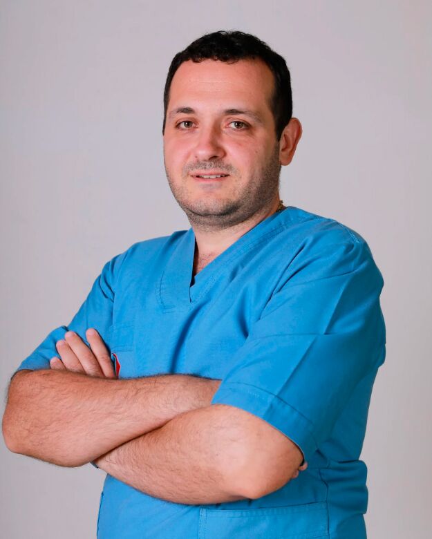 doktor Bulaşıcı hastalıklar uzmanı Michalis Louka